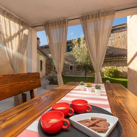 Apartment Apartman Vrh *