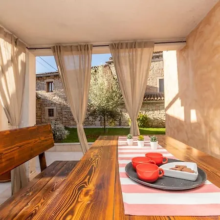 Apartment Apartman Vrh